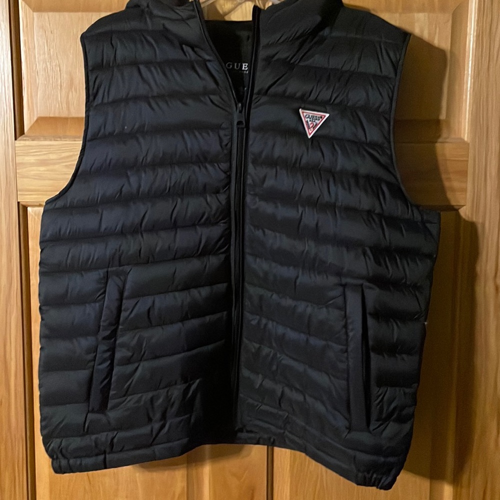 guess Men’s Size XL Puffer Vest with hood